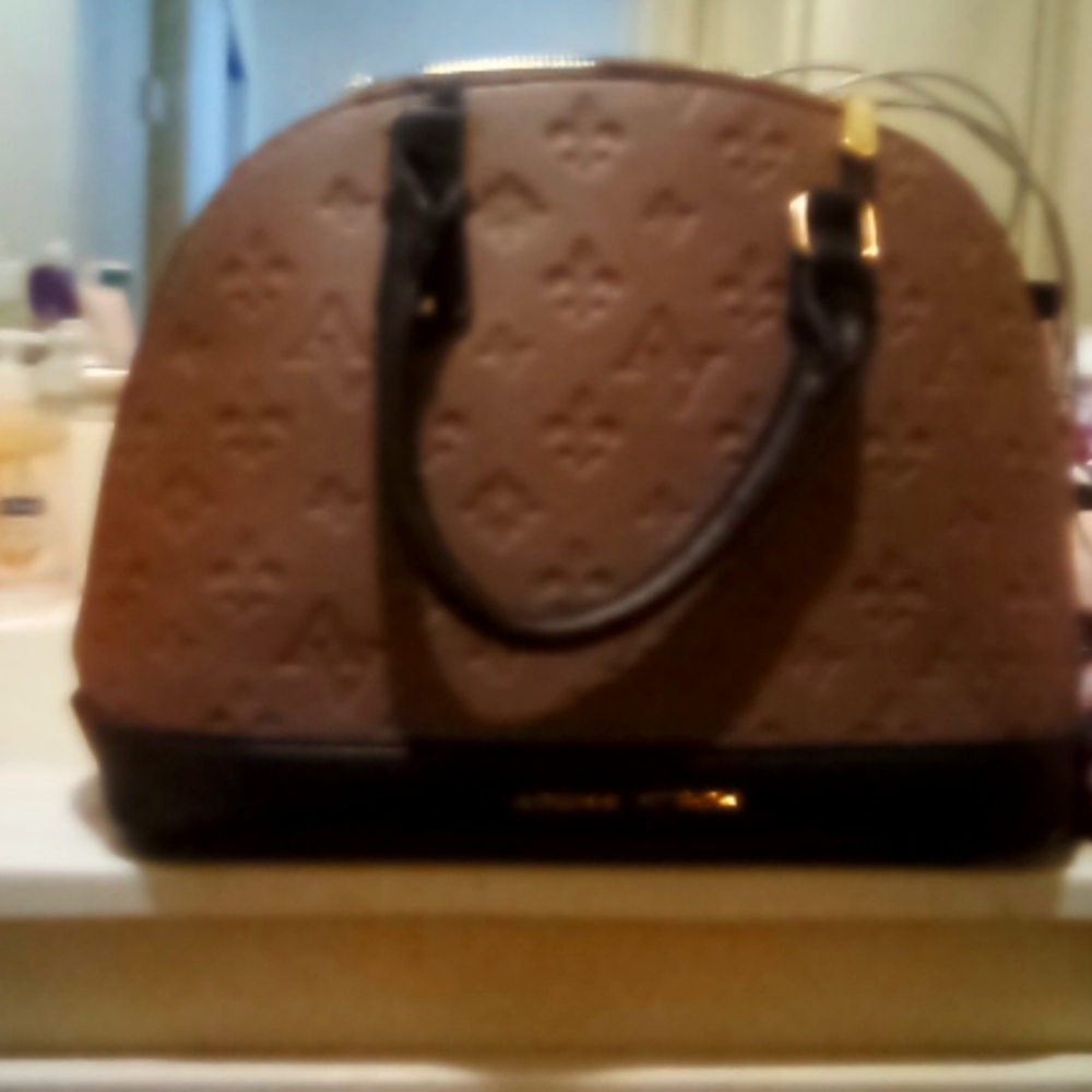 Hand bag